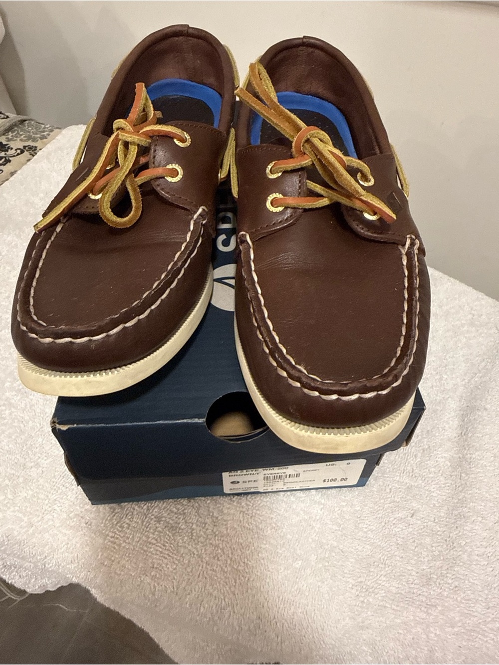 Sperry 2 eye Classic Brown Leather Boat Shoes with Contrast Laces size 9